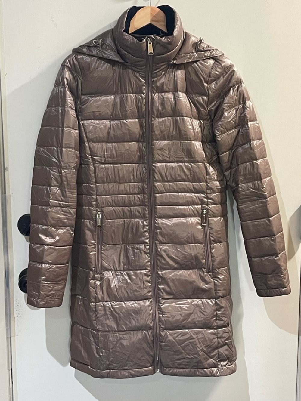 Andrew Marc Long Quilted Puffer Coat in Taupe / Champagne Small